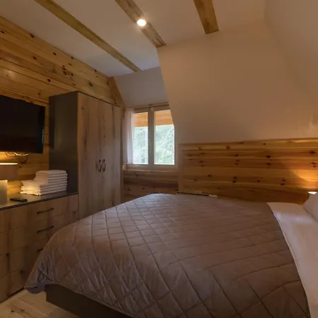 Crni Bor 2 Tara Lodge *